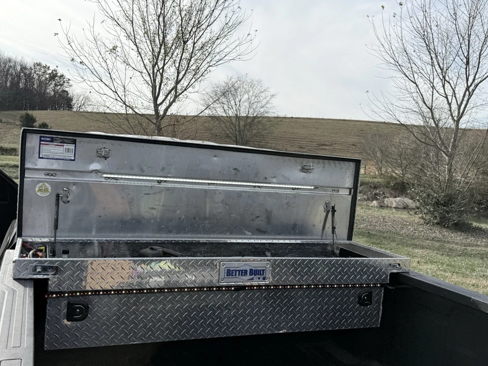 Caja de herramientas para camión - Caja de herramientas de bajo perfil - Acabado brillante ACCESORIOS CHEVY OEM Foto 2 de 4