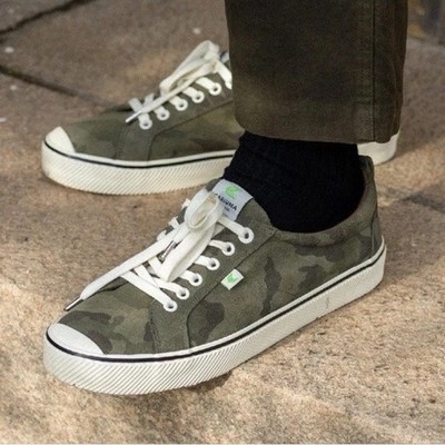 Cariuma Sneaker Shoes Women s SIZE 10.5  OCA Low Green Camouflage Camo Suede