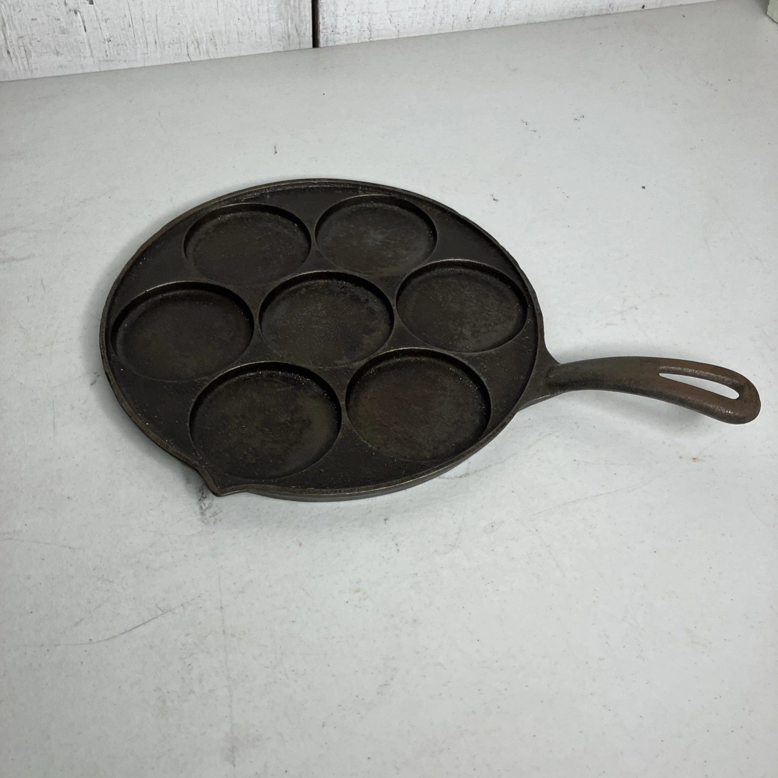 Vintage Griswold No 34 Cast Iron Plett Pan Small Block Logo - SITS FLAT