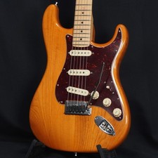 Fender American Deluxe Stratocaster Maple Fingerboard Amber -2010- (2010) (no260