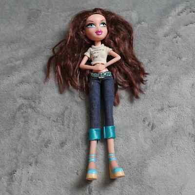 2001 MGA Bratz Phoebe Fashion Doll Brown Hair Green Eyes Crop Top Denim Pants