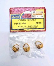 VINTAGE COLLECTIBLE DARICE CRAFT SUPPLIES MINIATURE BASKET