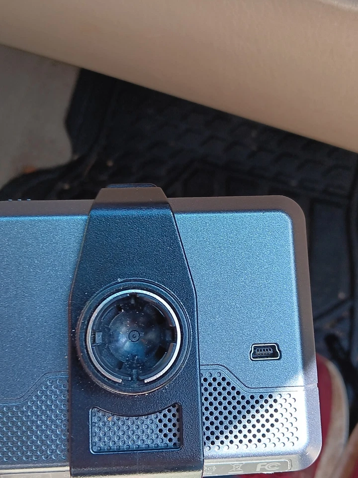 Garmin nuvi 205 Portable GPS Bundle with Car Charger and mount bracket. Tested. - Image 4 of 4