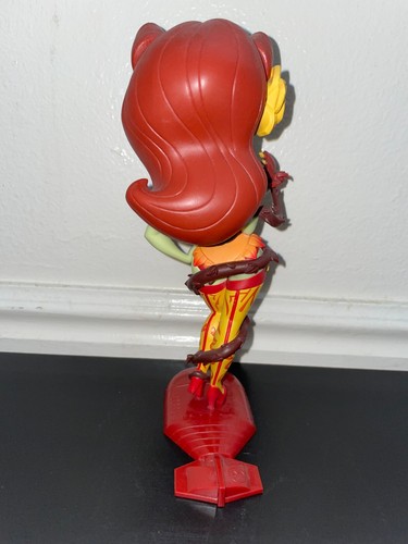 DC Bombshells Poison Ivy Autumn Statue Hot Topic Exclusive - Picture 3 of 4