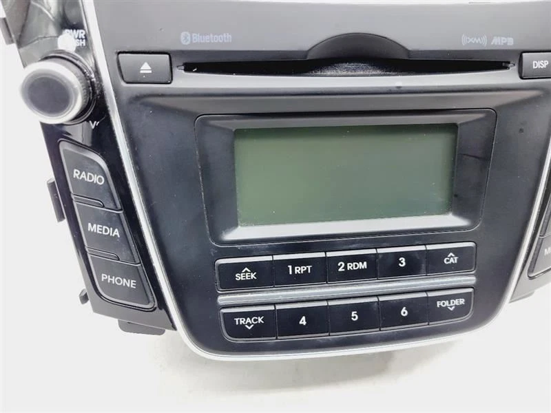 Hyundai Elantra GT 2013 2014 2015 hatchback receptor de radio de audio reproductor de CD Foto 4 de 4