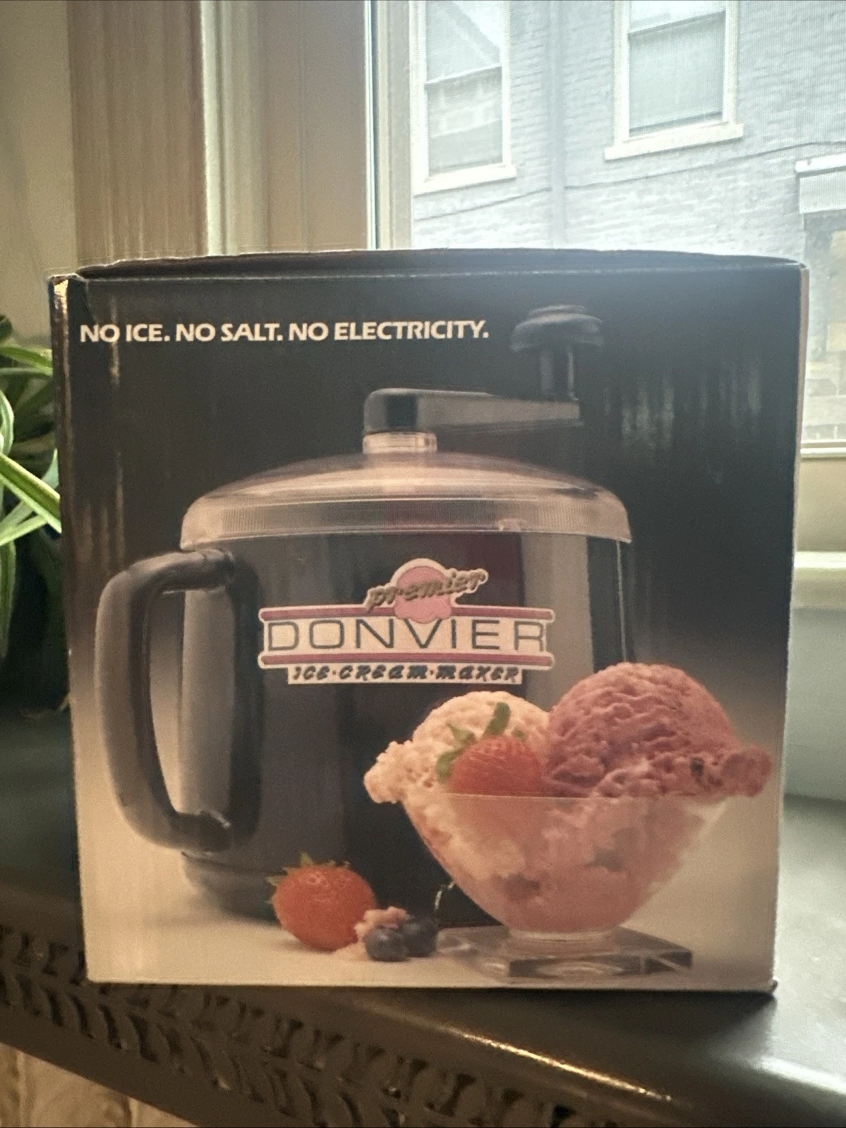 Donvier Premier Ice Cream Maker Manual Machine Black 1-Quart Frozen Dessert