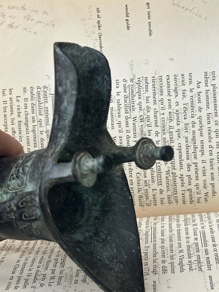 Vaso de vinho antigo chinês bronze da dinastia Shang Dragon Beast copo jue - Imagem 4 de 4