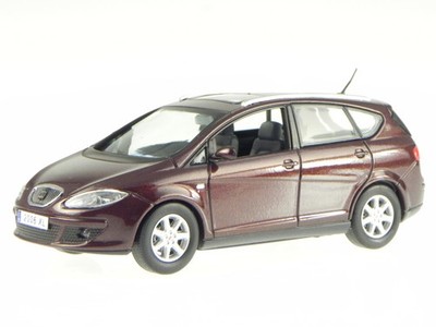 Seat Altea XL dark red metallic diecast model car IXO 1/43