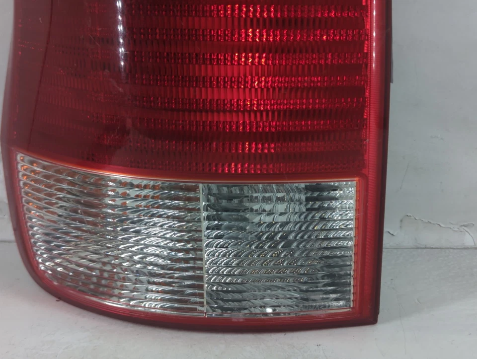 Luz trasera lateral derecha Volvo V40 2000-2004 pasajero OEM KQ3KX Foto 2 de 4