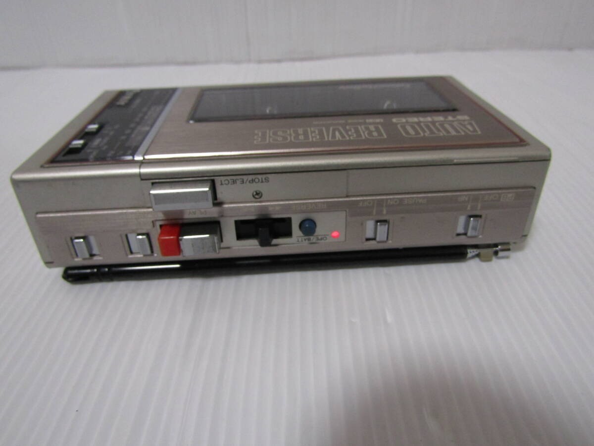 Walkman Aiwa HS-J2 Avec écouteurs HP A30 - POUR PIÈCES - Japon