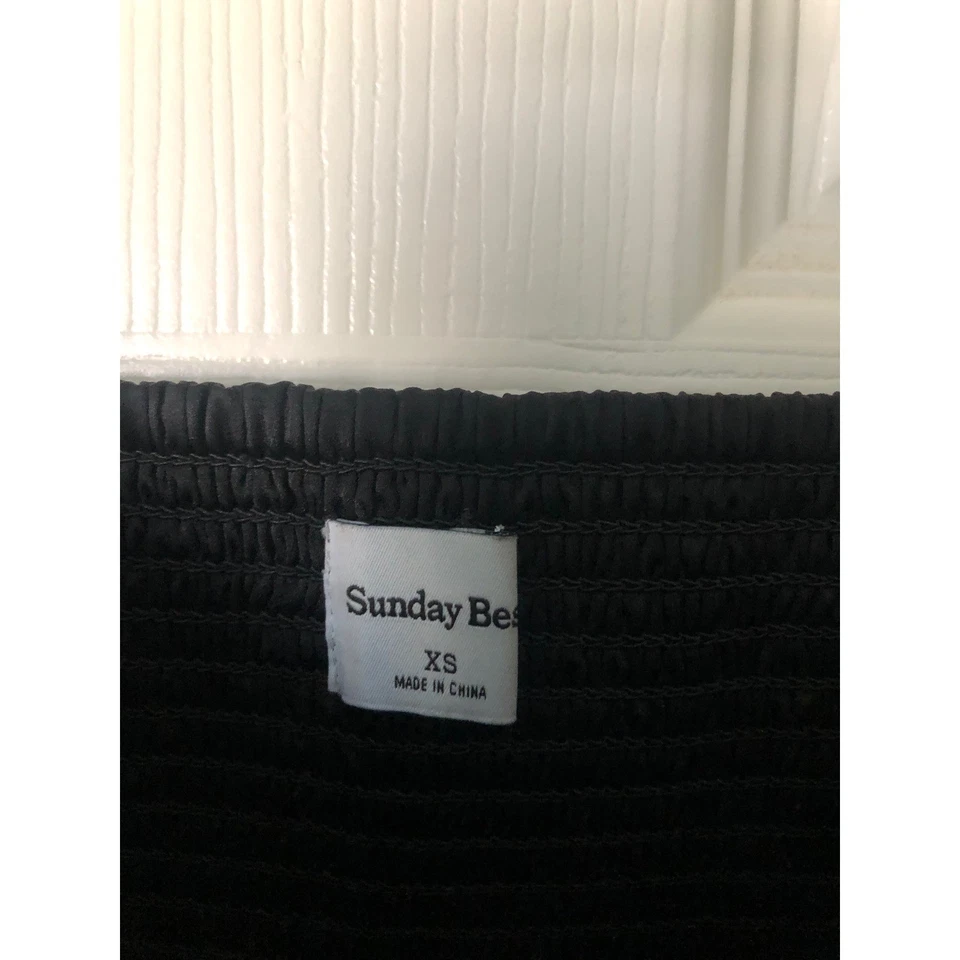 Camiseta sin mangas Aritzia Sunday Best negra satinada bisou cami talla XS acanalada Foto 4 de 4