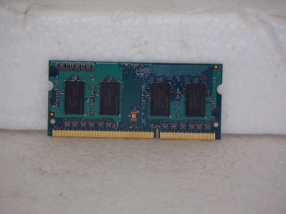 HYNIX 1GB 2Rx16 PC3-8500S-7-10-A1 HMT112S6BFR6C-G7 Laptop Memory RAM Used - Image 3 of 4