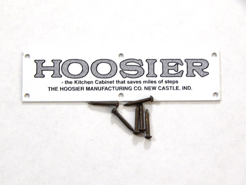 Etiqueta de gabinete Hoosier blanca con letras negras Foto 3 de 4