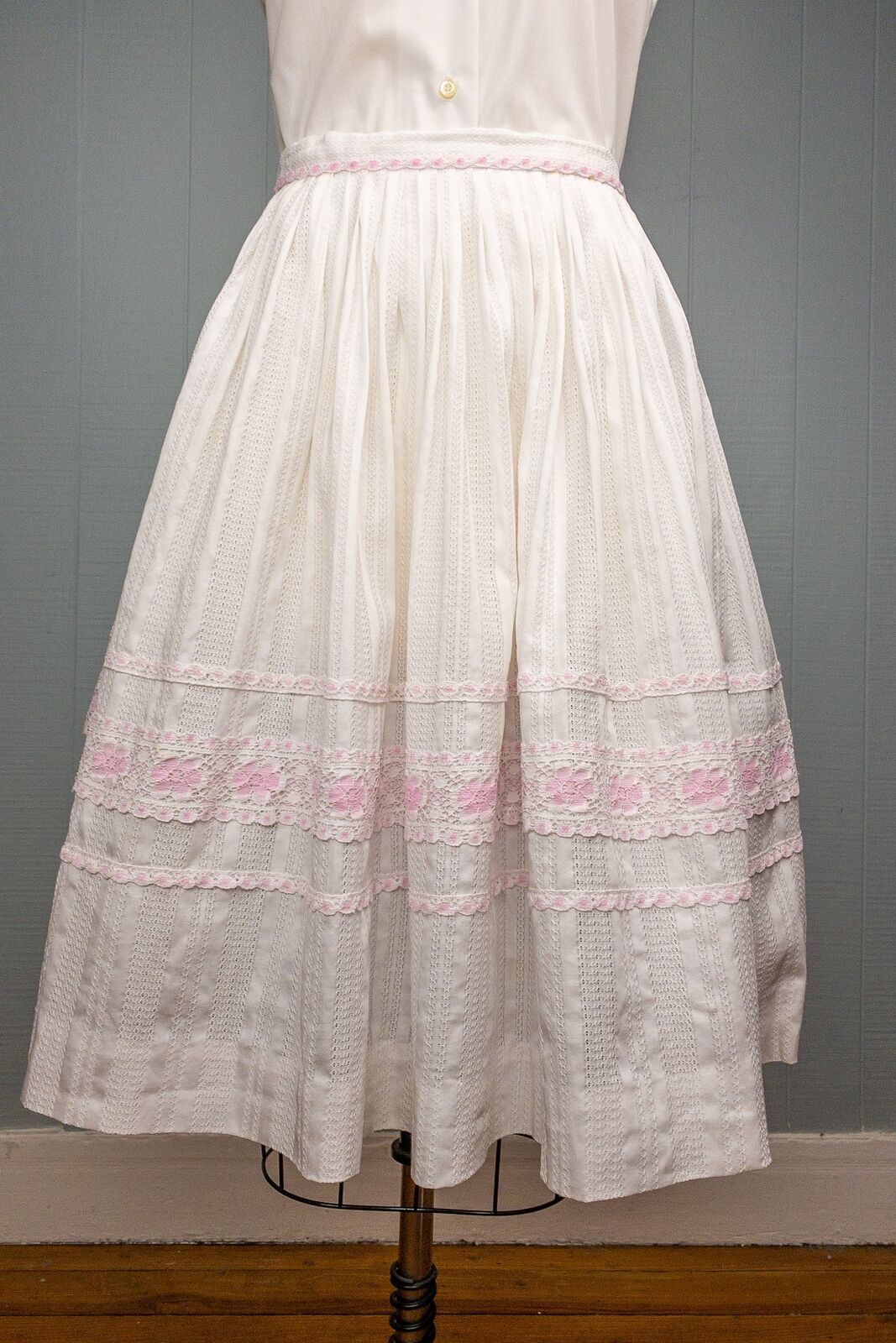50s 60s White & Pink Eyelet Skirt | 23" - image 4