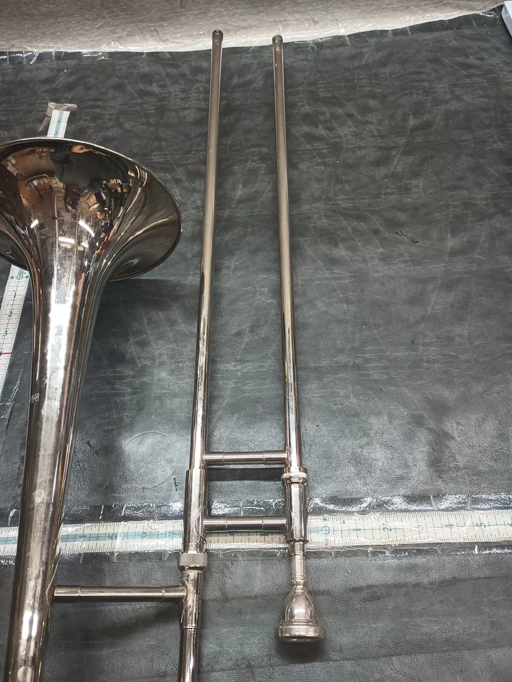 TROMBONE, MENDINI by CECILIO STUDENT SLIDE TROMBONE, SILVER IN COLOR - Image 2 of 4