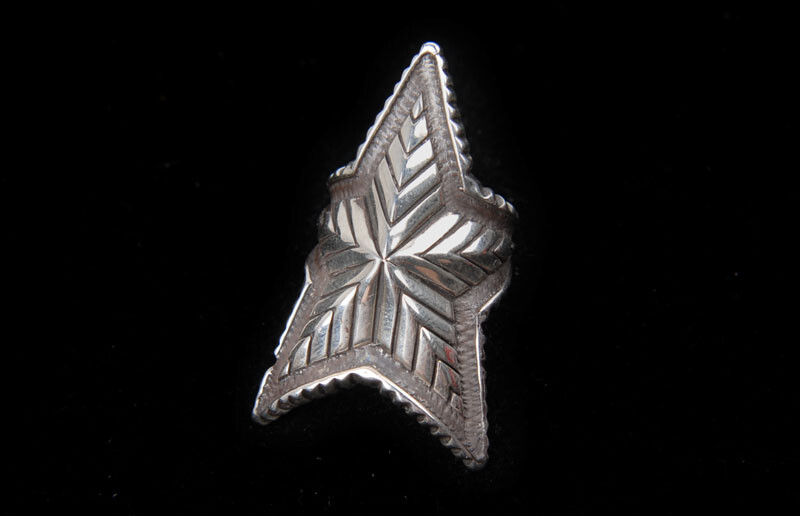 アクセサリー CODY SANDERSON Clean V ring Cody Sanderson Sterling Silver Repousse Star Ring