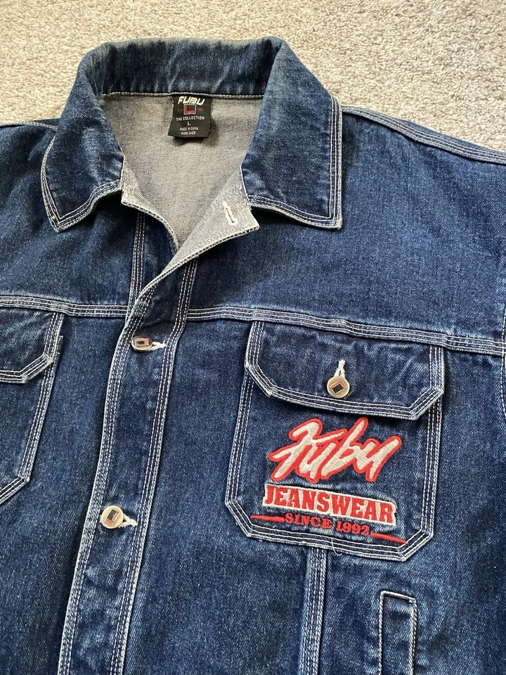 Chaqueta de Camionero Denim FUBU De Colección Para Hombres L Y2K Ropa de Calle Años 90 Hip Hop Carpintero Jeans Foto 3 de 4