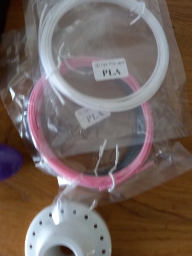 Reno intelligent 3d pen with stand, charger and different colour refills - Picture 5 of 9