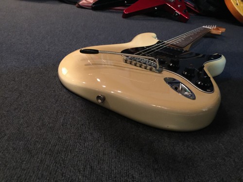 Used TOKAI COUSTUM EDITION White Sen Body Stratocaster 3.63kg W/GB - Picture 14 of 15