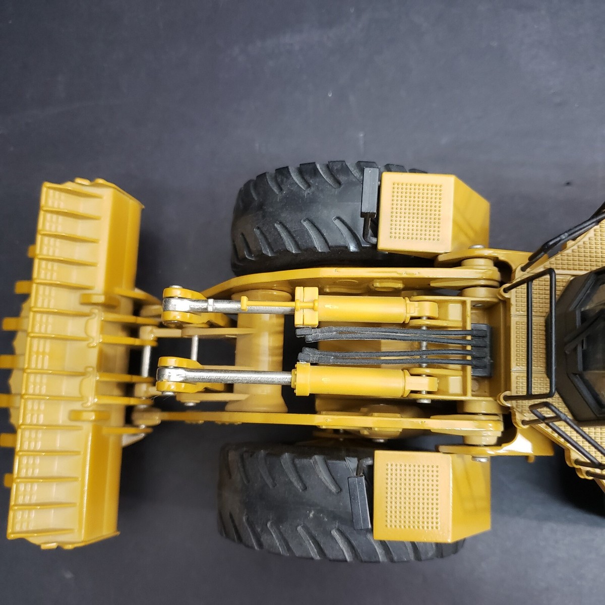 Norscot Cat 994F Wheel Loader: Model 55161 - 1:50 Scale Near Norscot Cat 994F Wheel Loader: Model 55161 - 1:50 Scale Near