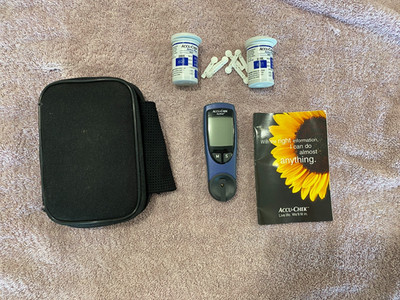 Accu-Chek Advantage Blood Glucose Meter Kit 522632 Lancing Device Case Tested