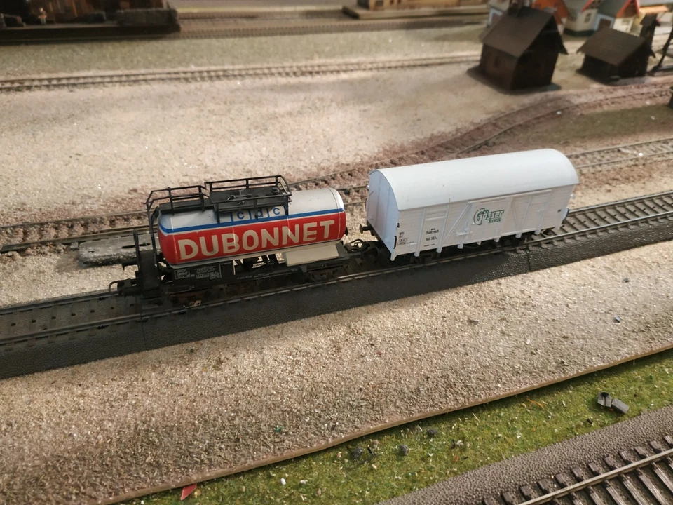 ROCO, DUBONNET AND GOSSER BIER WAGONS, SCALE HO - Image 3 of 4