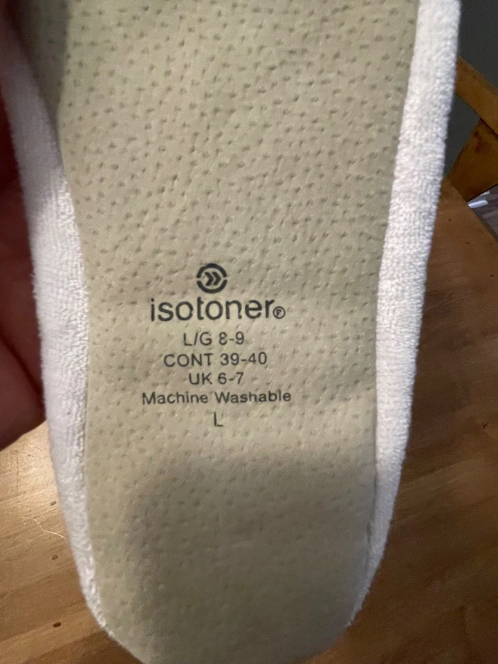 Isotoner Mujer Bordado Terry Bailarina Zapatilla, Blanco Floral L 8-9 Foto 4 de 4