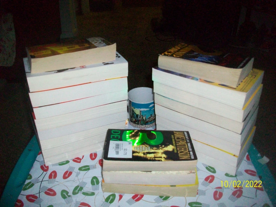 Lot of 23 James Patterson (Women Murder Club Series 1-23 1/2) Suspense Books TPB - Image 4 of 4