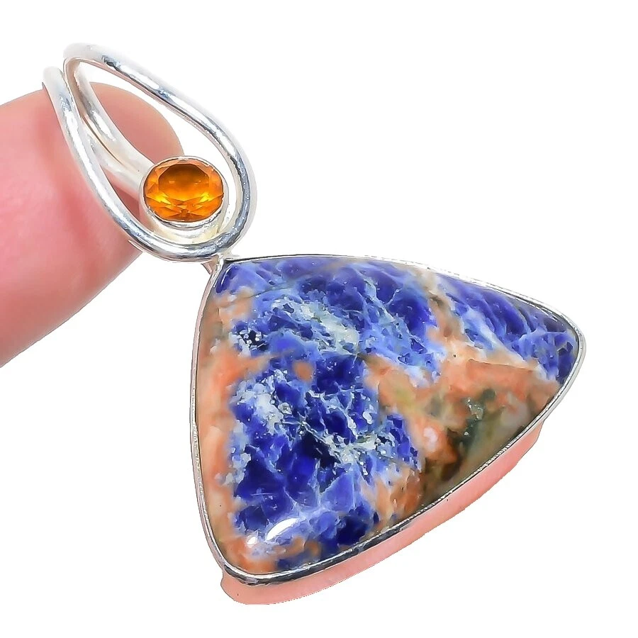 Collares y colgantes artesanales de piedra de topacio