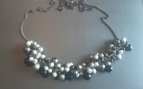 RAVISSANT LOT DE 2 COLLIERS VINTAGE CREATEUR MARC LABAT PERLES ET RAS