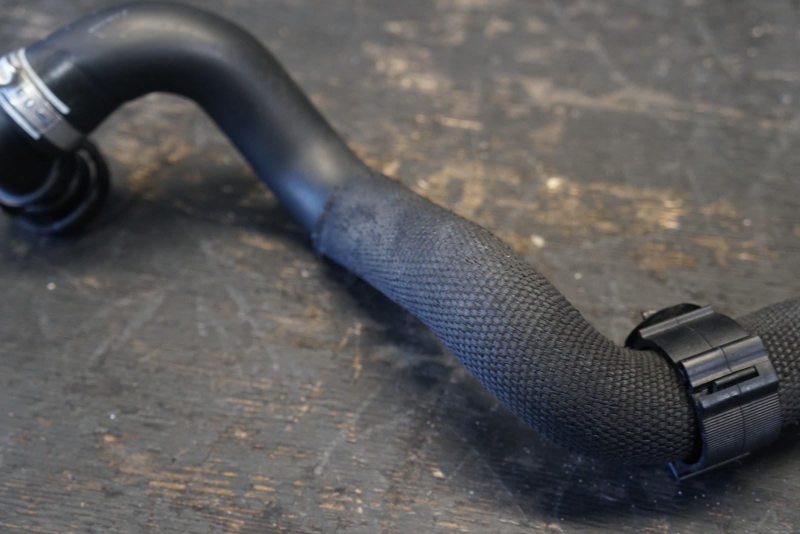 2017 - 2023 AUDI R8 4S PLUS LEFT SECONDARY HOSE TO ENGINE OEM 4S0131605B