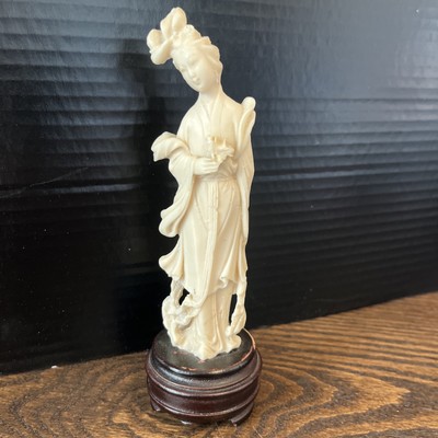 Vintage Geisha Figurine Japanese Woman H 7'' Resin Carved brown Base   Roses