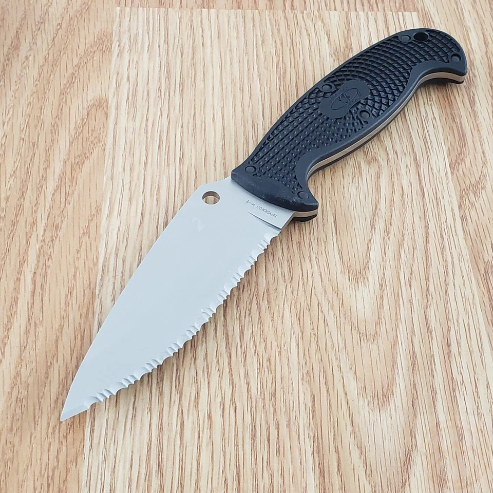 Spyderco Jumpmaster Fixed Knife 4.5" H2 Steel Blade Glass Filled Nylon Handle - Image 3 of 4