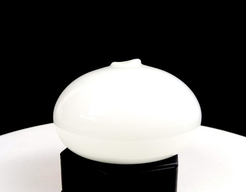 STUDIO ART GLASS CASED OPAQUE WHITE BULBOUS 2 7/8" OIL LAMP - Picture 2 of 8