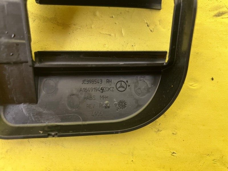 07 MERCEDES Gl450 Right Passenger Side Seat Corner Rail Trim 