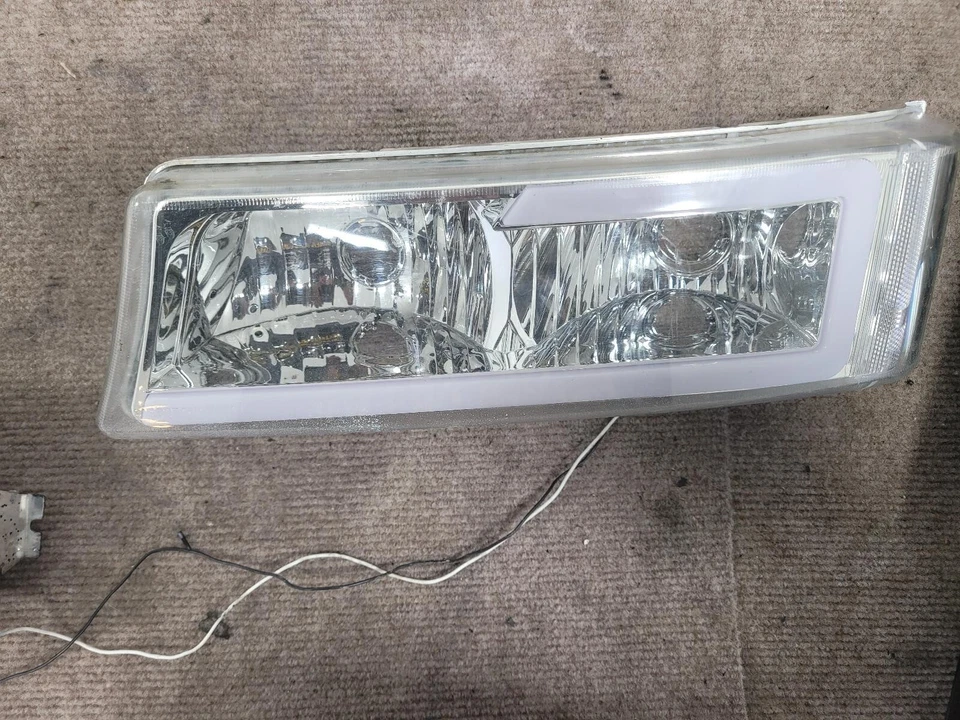 2003-2007 Silverado Avalanche Aftermarket Headlamps LED DRL w/Turn Signal Lamps Foto 3 de 4