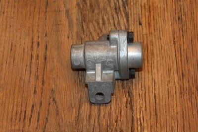 Mack 745-278614N Double Check Valve with Leg BENDIX