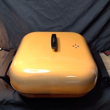 A vintage Sunbeam "Harvest Gold" electric frypan tested and working