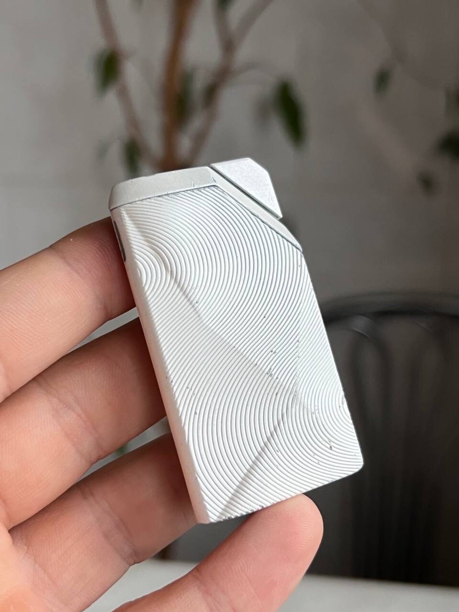 marlboro vape 3 different vape pen electronic cigarette devices juul, aspire breeze, smok  infinix, with a pack of Marlboro Gold cigarettes in the background out of  Stock Photo main image 1