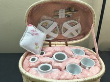 Delton Porcelain Tea Set in Wicker Basket "Queensday" 8059-6