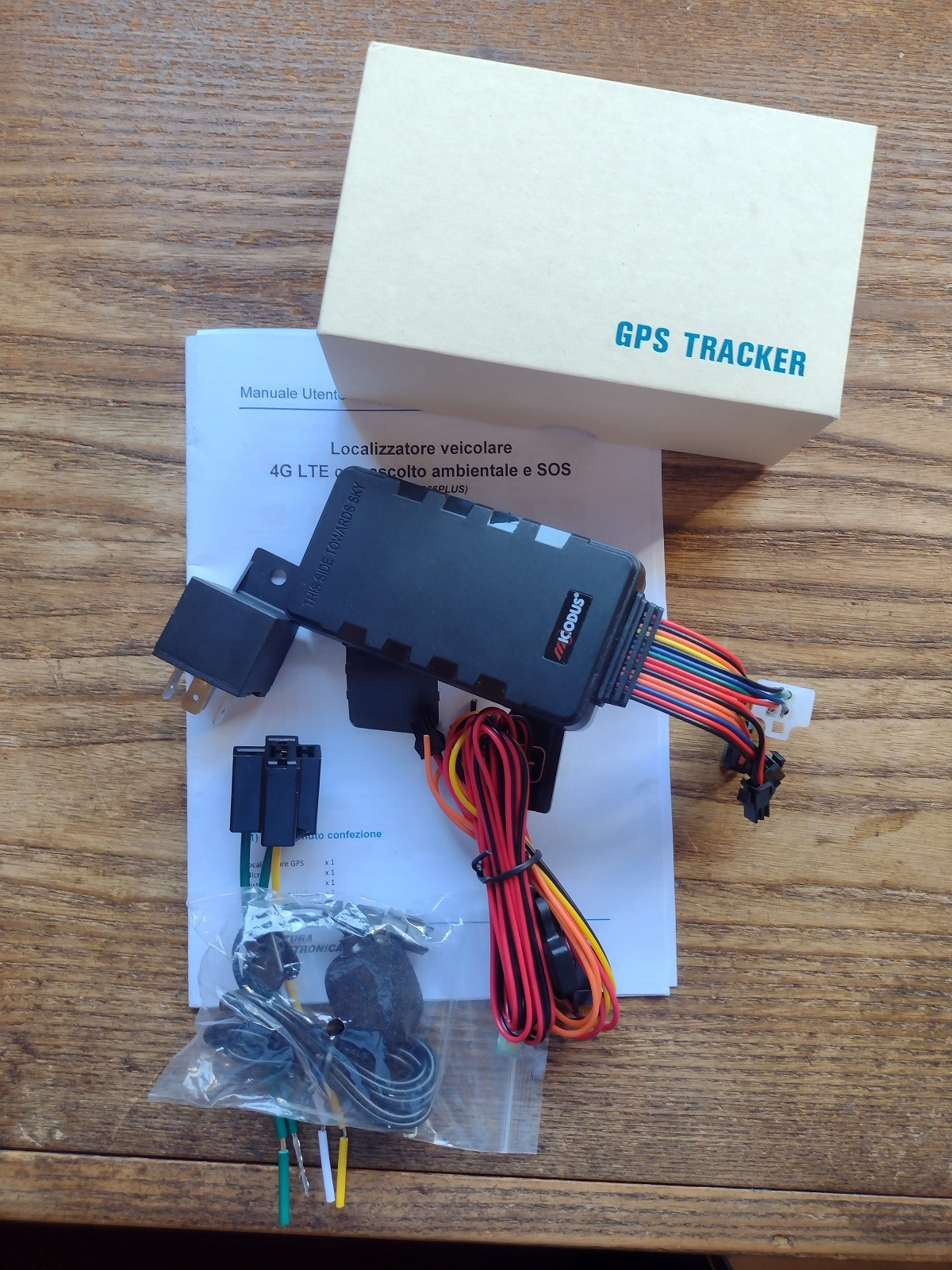 GPS Tracker localizzatore blocco motore monitor ambientale