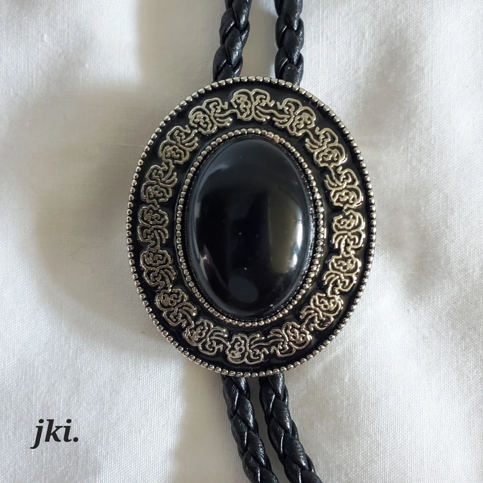 Corbata Bolo de ónix negro con puntas plateadas Foto 3 de 4