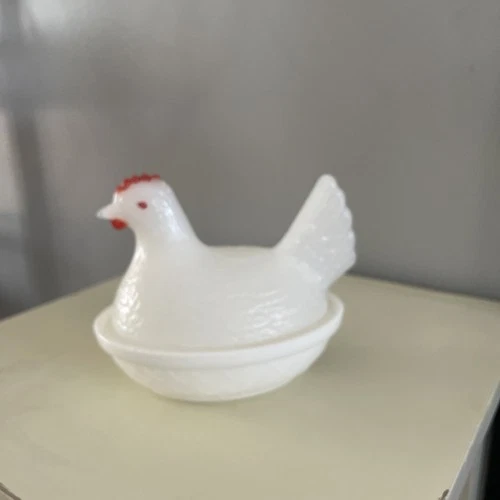 Vtg Milk Glass Hen On Nest Red Beak And Comb- Hazel Atlas Hen