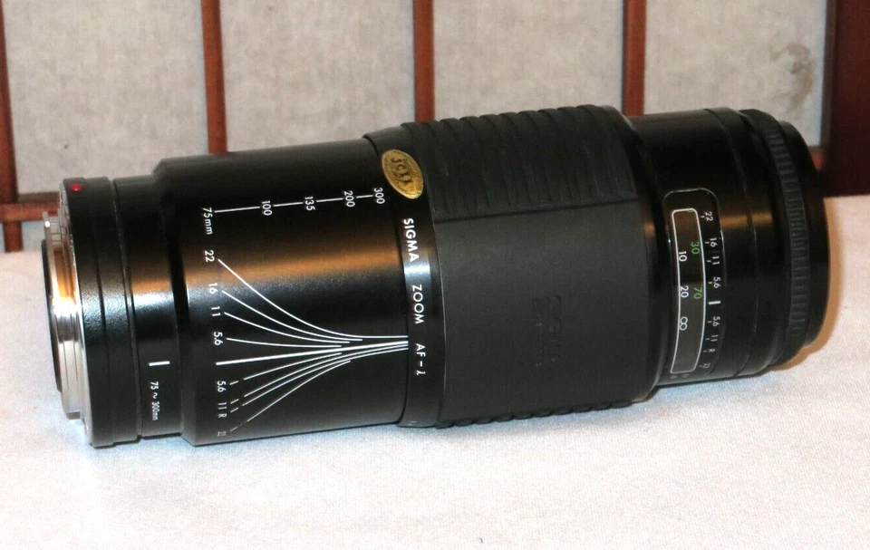 SIGMA ZOOM AF-λ 75-300mm 4.5-5.6 MULTICOLOR MINOLTA Hecho en JAPÓN Foto 3 de 4