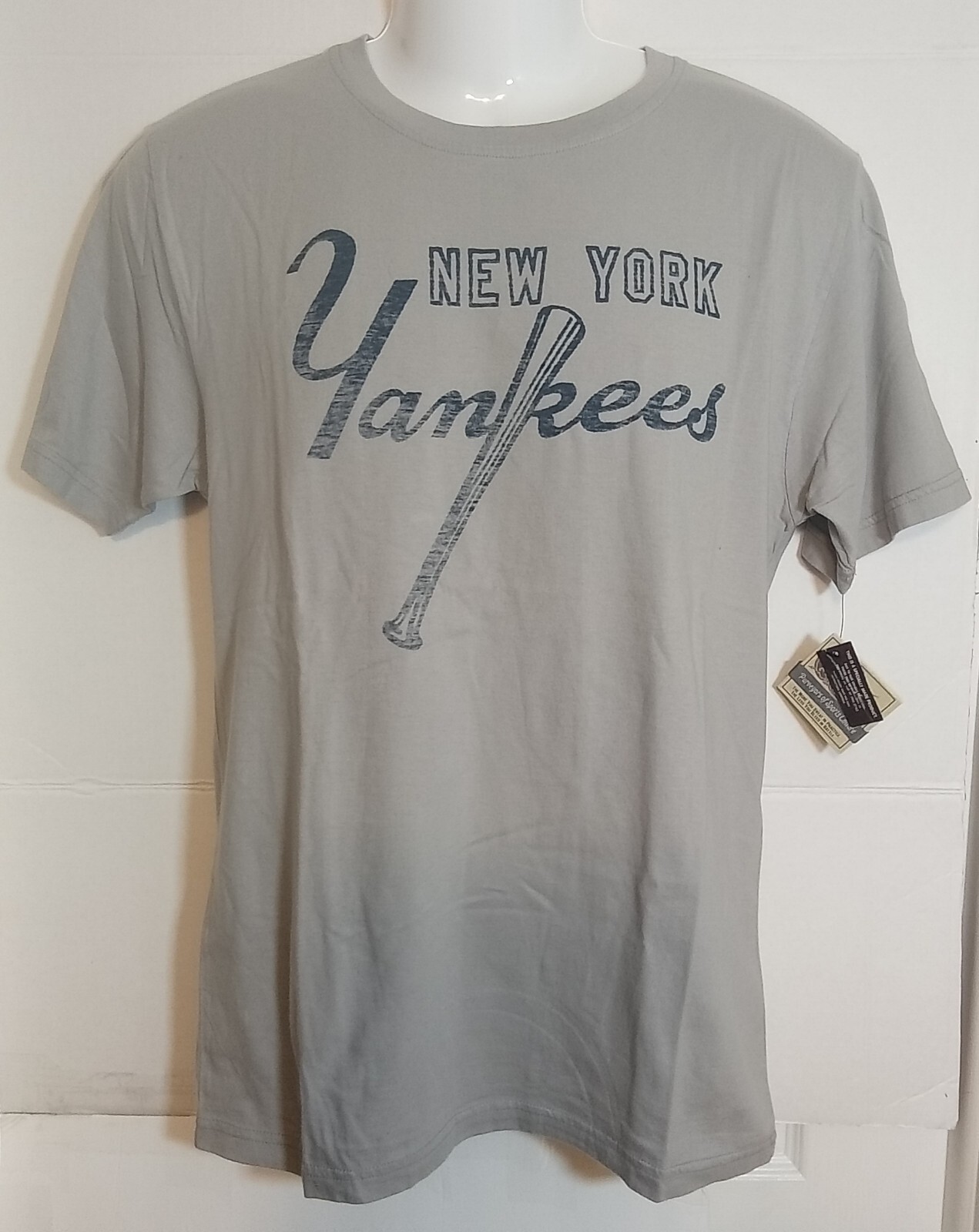 New York Yankees Red Jacket Gray T-Shirt Medium