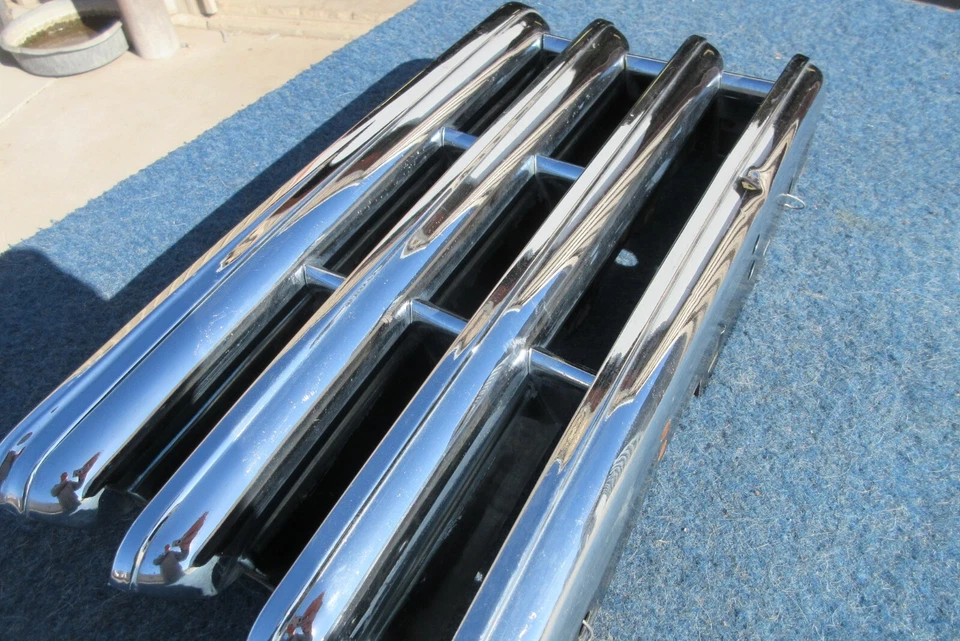 1946 Pontiac RIGHT GRILL EXTENSION Silver Streak Foto 4 de 4