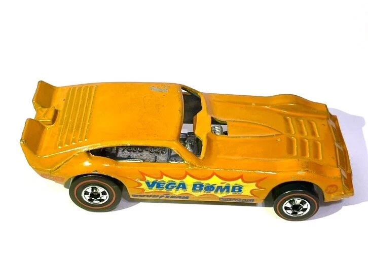HOT WHEELS REDLINE FLYING COLORS NEAR MINT VEGA BOMB FUNNY CAR - ORANGE - Image 3 of 4