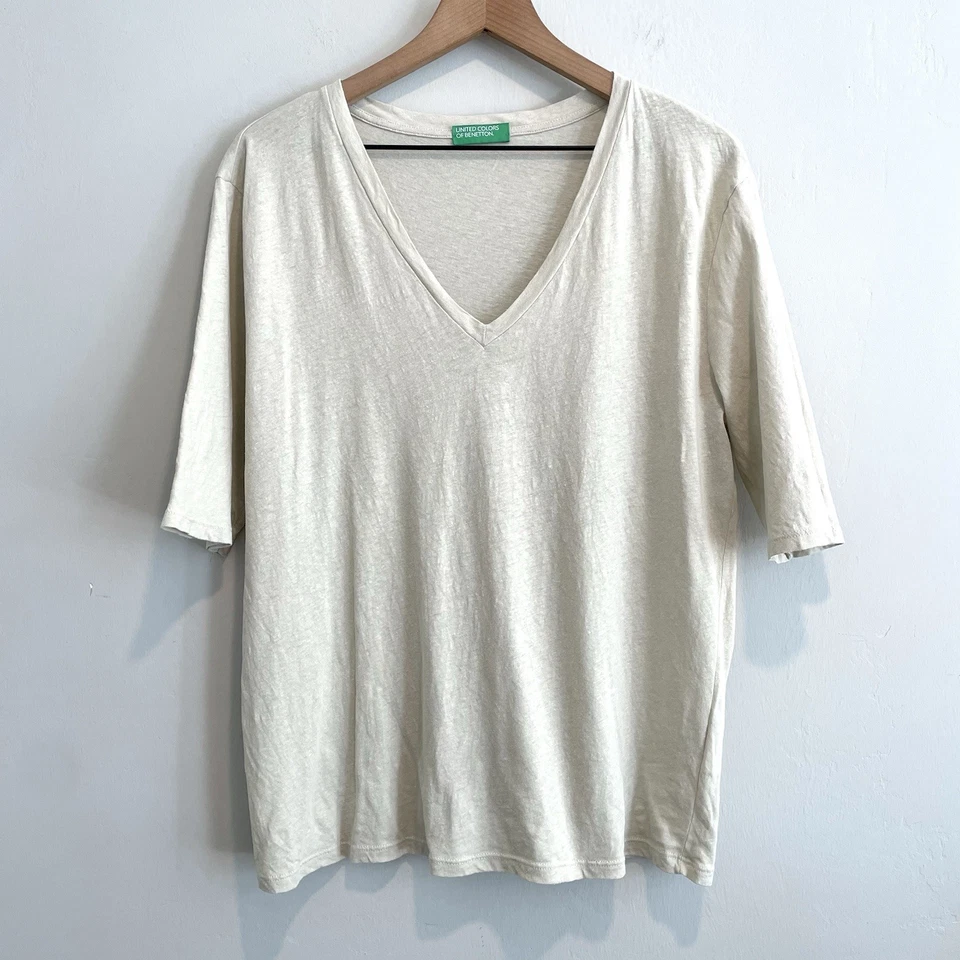 Camiseta para mujer United Colors Benetton M manga corta cuello en V mezcla de lino beige Foto 2 de 4