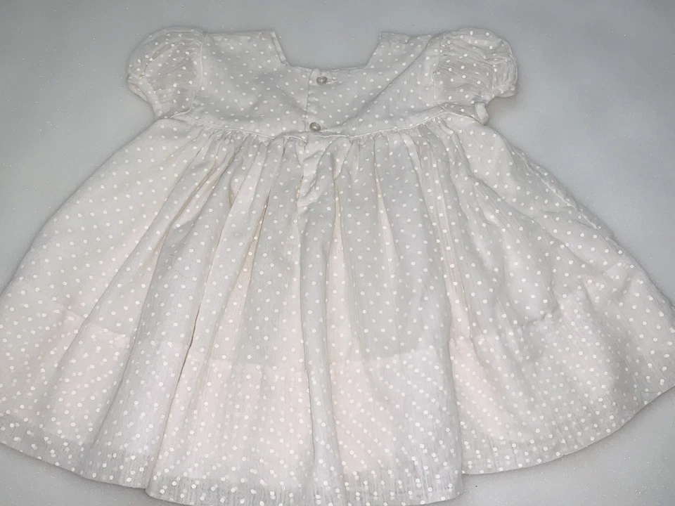 Vestido Infantil Vintage, Punto Suizo Blanco y Rosas Rosas 18m Ver Medidas Foto 4 de 4