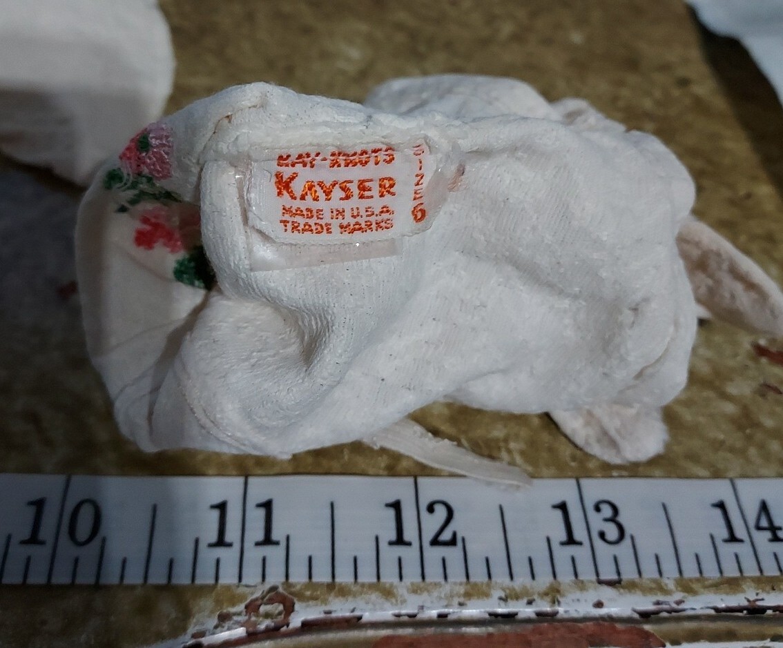 Vintage White Floral Gloves Formal Kayser 6  Dot Embroidered Pink Green Flowers 